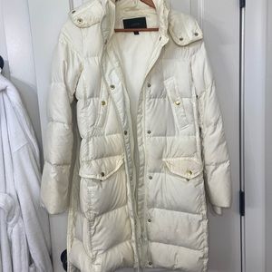 J CREW puffer jacket with hood and belt. Needs to be dry cleaned.